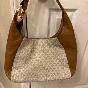 Leather shoulder bag